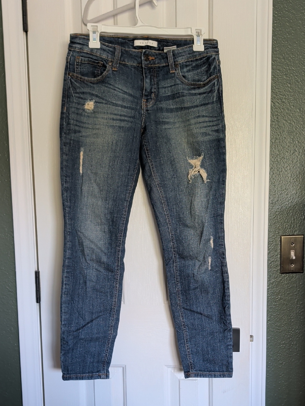 Distressed Mid Rise Women's Jeans - Blue -